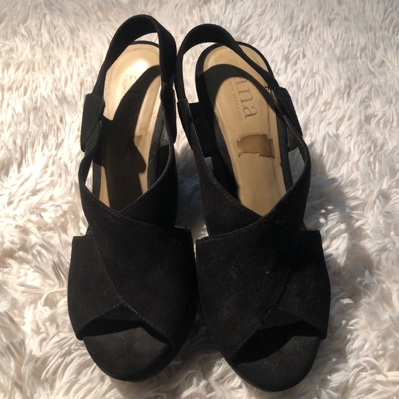 A. N. A. (A new approach) heels - Picture 2 of 3